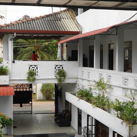 Shanith Guesthouse เนกอมโบ ภายนอก รูปภาพ