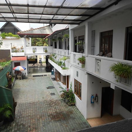 Shanith Guesthouse เนกอมโบ ภายนอก รูปภาพ